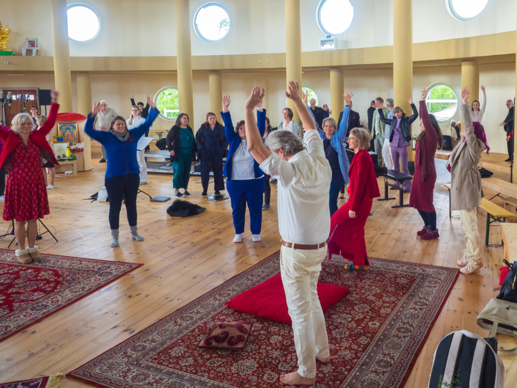 Gospelchor beim Aufwärmen, Friedenskonzert im Stupa