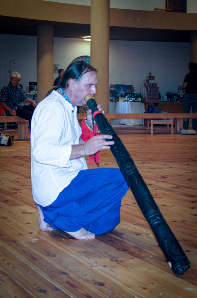 Daniel Yononindo mit Digeridoo