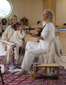 Gudula Gomez und Sarah Maria